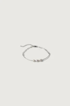 THREE NATURAL PEARL BRACELET