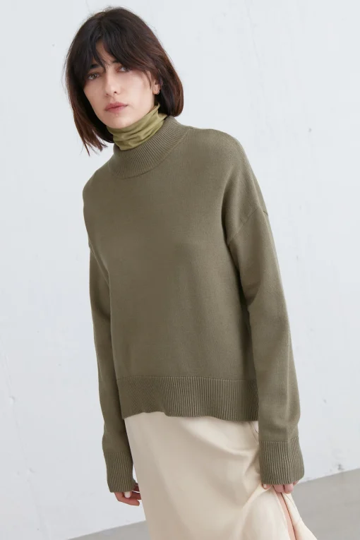TURTLENECK KNIT TOP