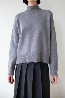 TURTLENECK SWEATER