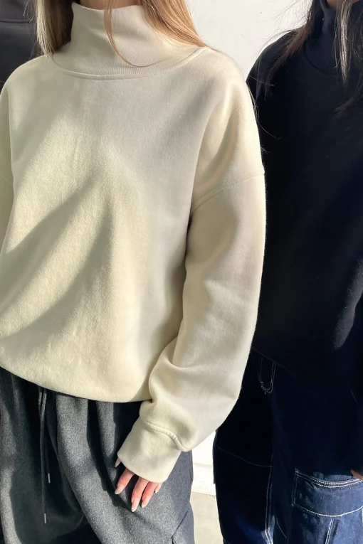 TURTLENECK SWEATSHIRT
