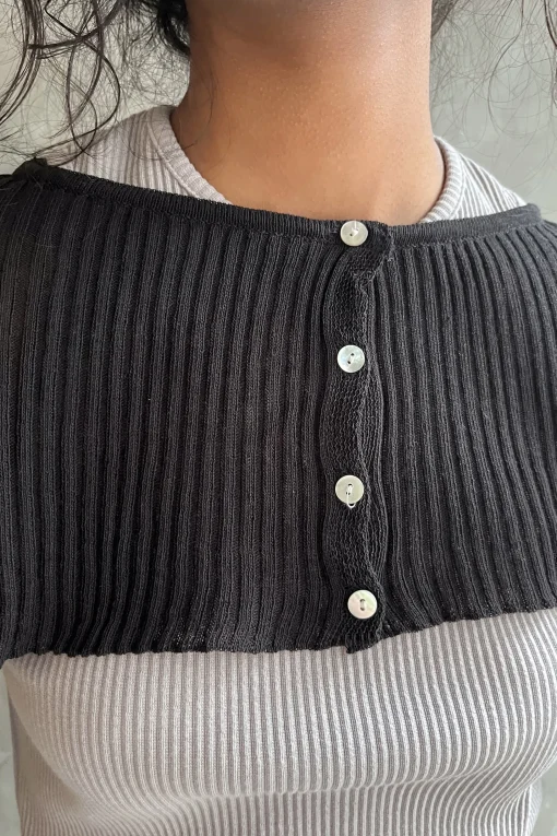 ULTRA CROPPED BUTTON UP TOP