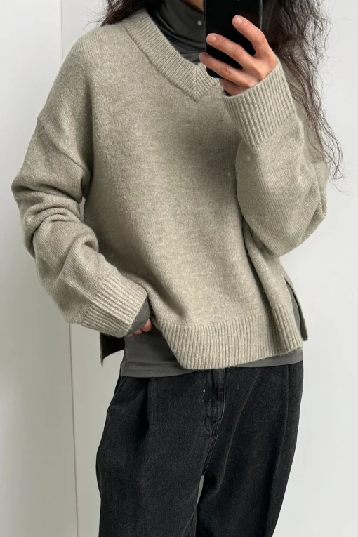 V-NECK SWEATER