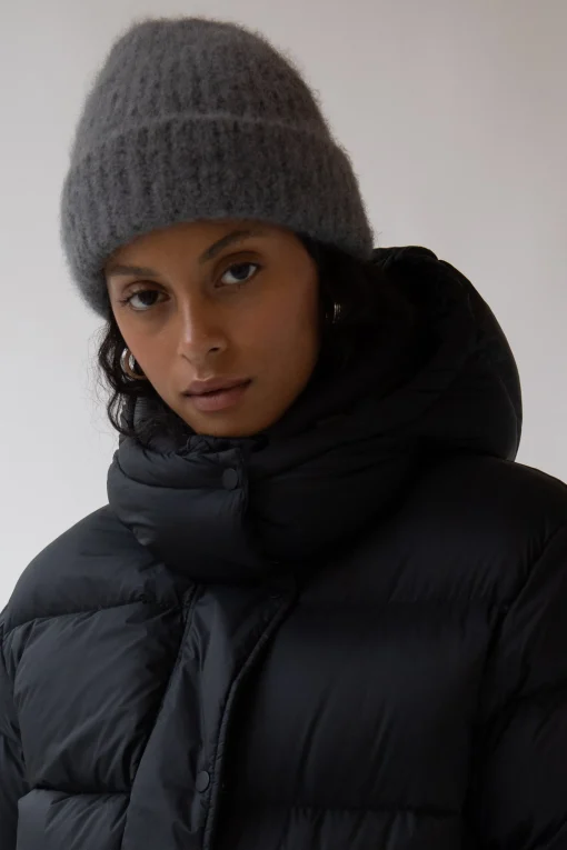 WOOL BLEND RIBBED BEANIE