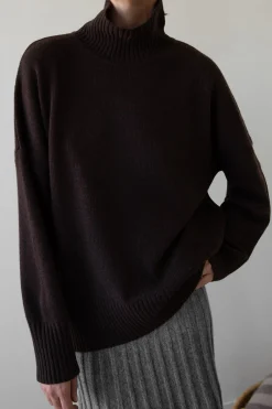 WOOL-BLEND OVERSIZED TURTLENECK SWEATER