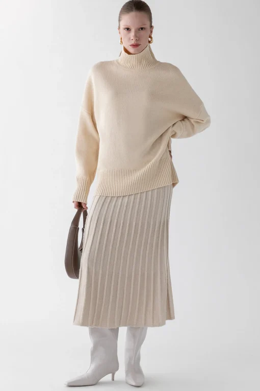 WOOL-BLEND OVERSIZED TURTLENECK SWEATER